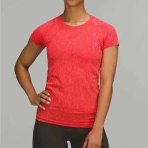 Red Patterned lululemon Short Sleeve Top